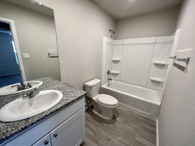 Building Photo - 2824 Rosefinch