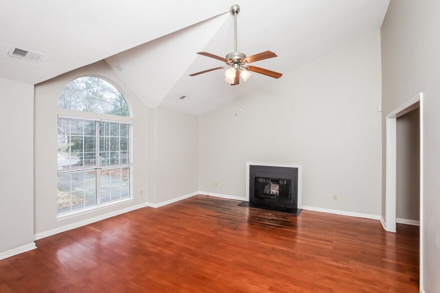 Building Photo - 128 Winslow Way