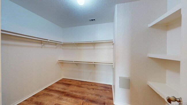 Building Photo - 117 Foxglove Pass
