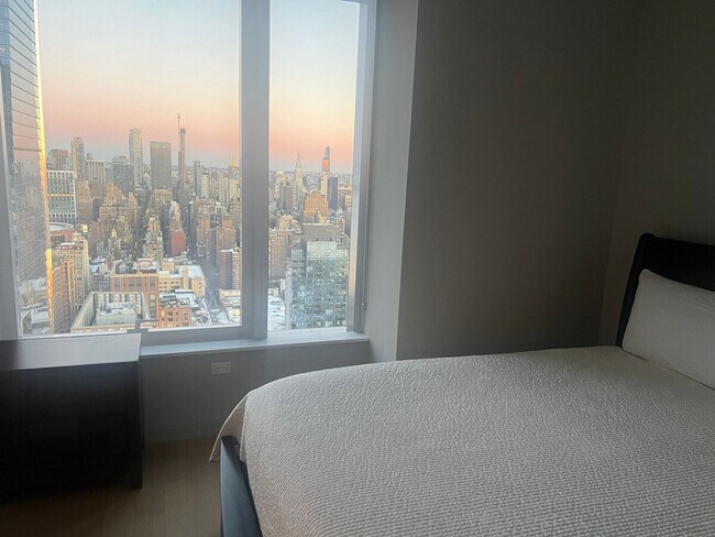 Building Photo - 325 W 34th St.