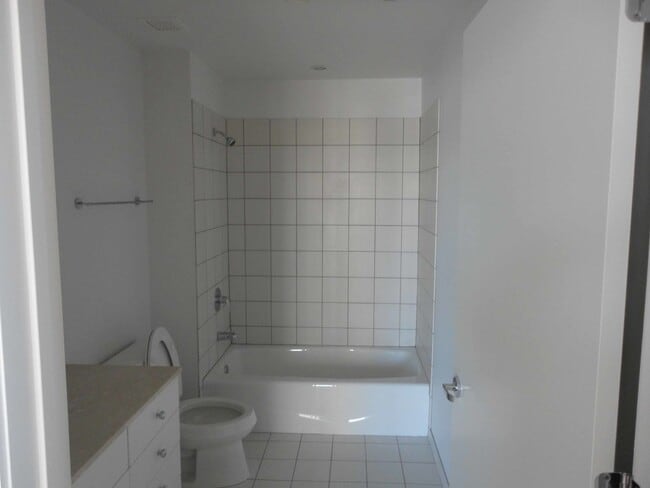 Building Photo - 8 E Randolph St