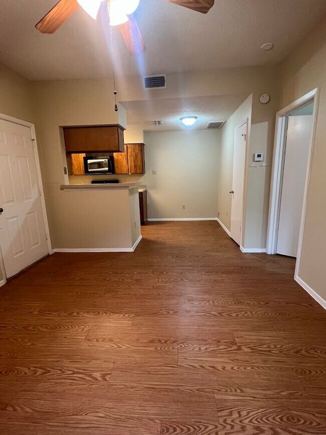 Building Photo - Beautiful 1BD / 1BA - W/D - North Campus - Law School - Engineering - $1495