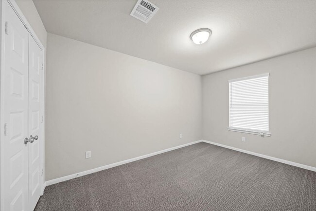 Building Photo - 5606 Hyde Park Dr
