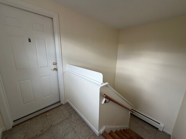 Building Photo - 27 Brewster Rd