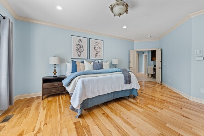 Building Photo - 12932 Sunset Bluff Ct