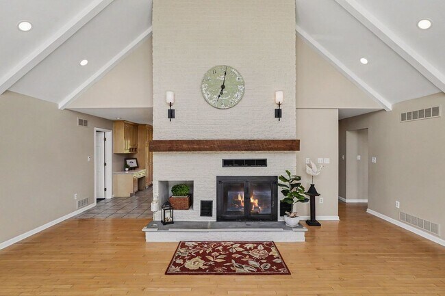 Building Photo - 209 Casparus Way