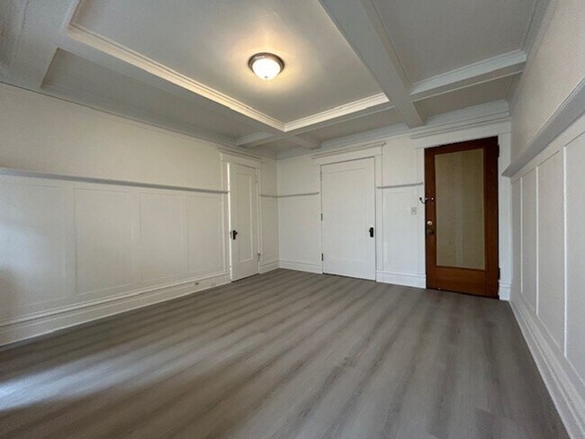 Building Photo - Spacious Remodeled 1 Bedroom conveniently located in downtown Berkeley