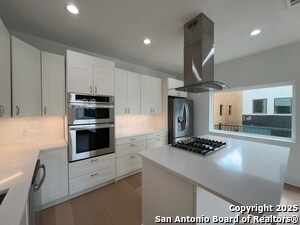 Building Photo - 2615 S Flores St