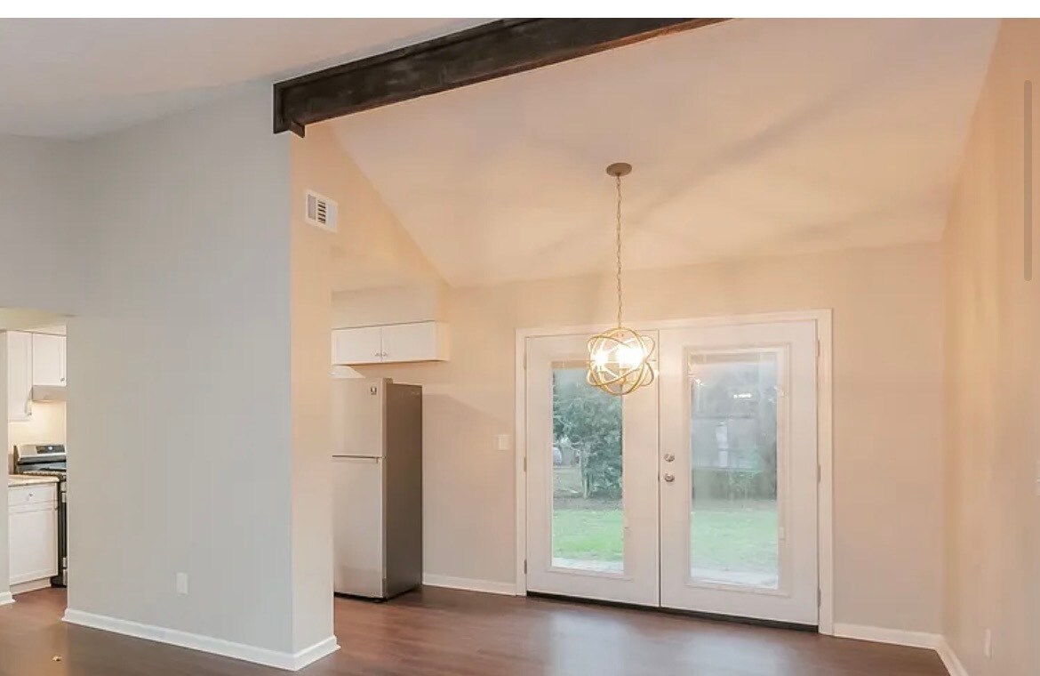Building Photo - 9051 Homewood Dr