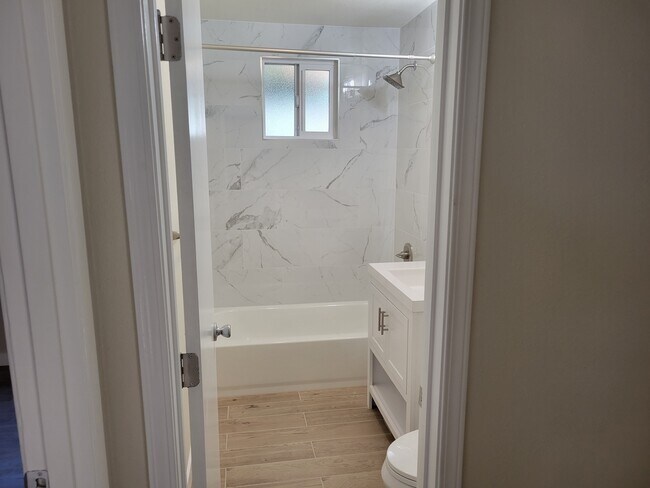 Building Photo - 303 Ohio St