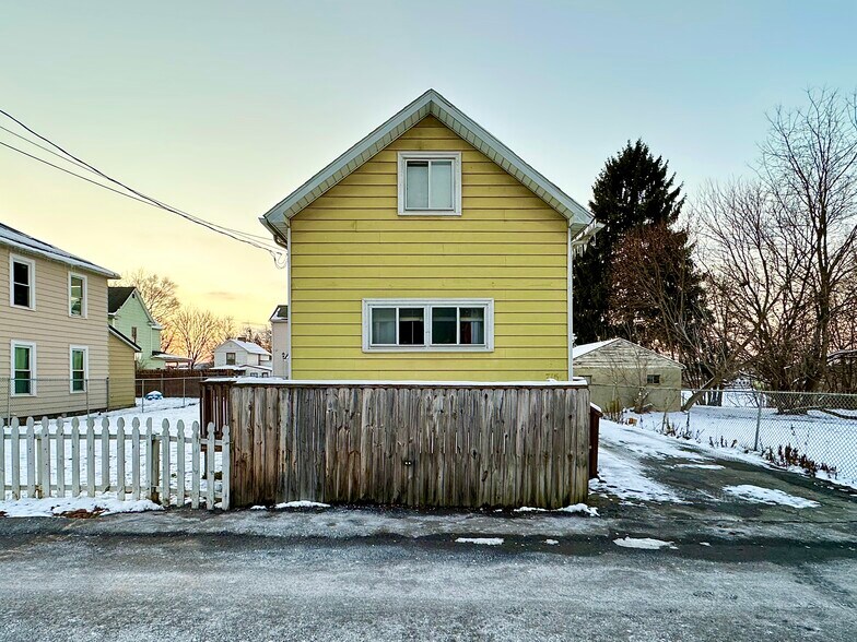 Building Photo - 715 Rear Mabel St