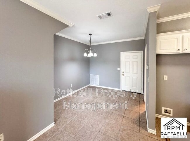 Building Photo - 6 Fernwood Dr