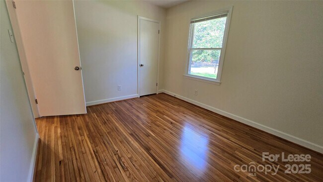 Building Photo - 9124 Sandburg Ave