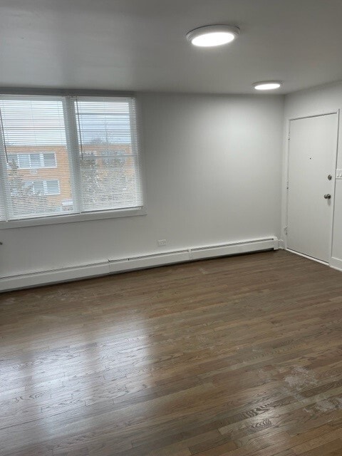 Building Photo - 7529 N Maplewood Ave