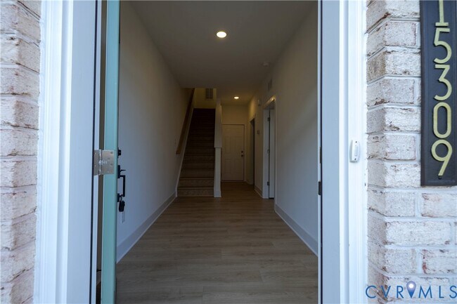 Building Photo - 15309 Sunray Aly