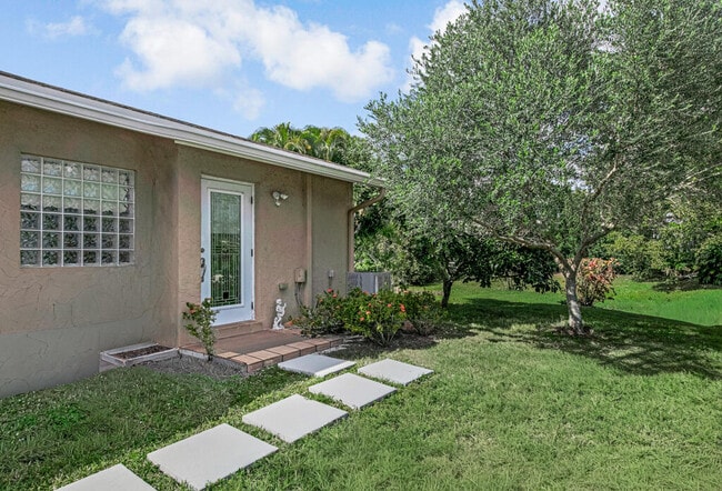 Building Photo - 6255 Timberlakes Way