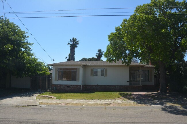 Building Photo - 3809 Lassen Dr