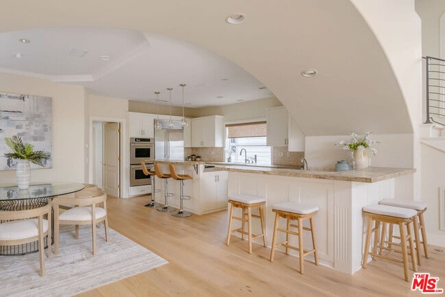 Building Photo - 707 Jasmine Ave