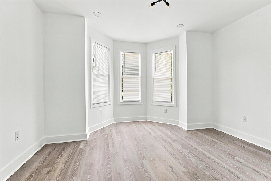 Building Photo - 5044 Parrish St