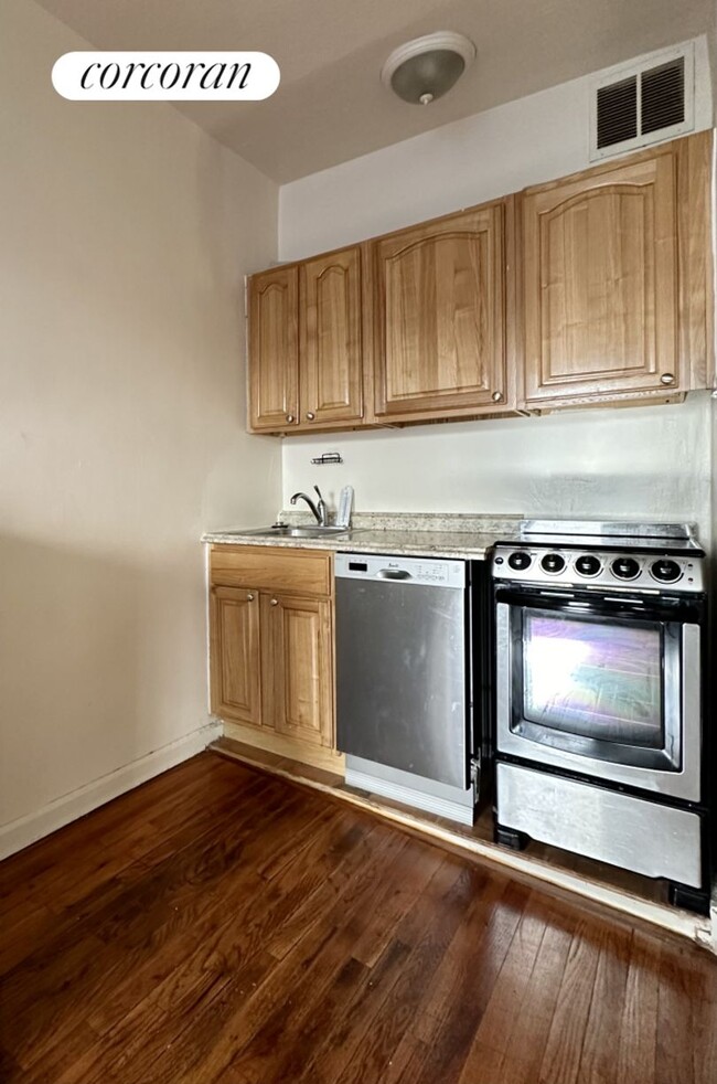 Building Photo - 444 W 49th St
