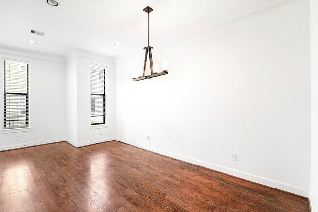 Building Photo - 612 W 27th St