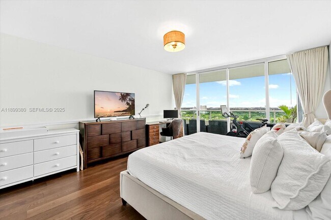 Building Photo - 2127 Brickell Ave