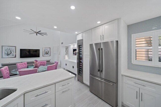 Building Photo - 3902 Fairway Dr S