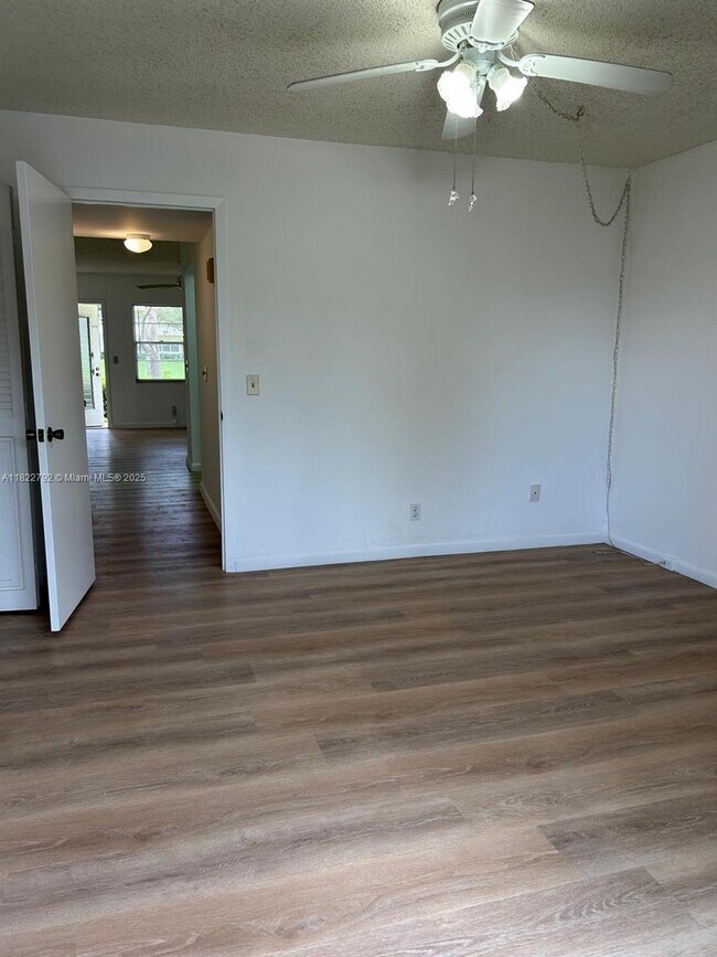 Building Photo - 8 Mansfield Dr