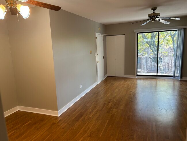 Building Photo - 5405 Chateau Dr