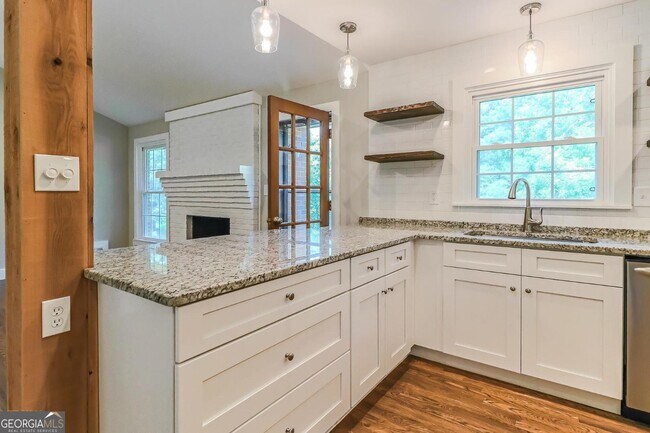 Building Photo - 99 Woodvalley Dr