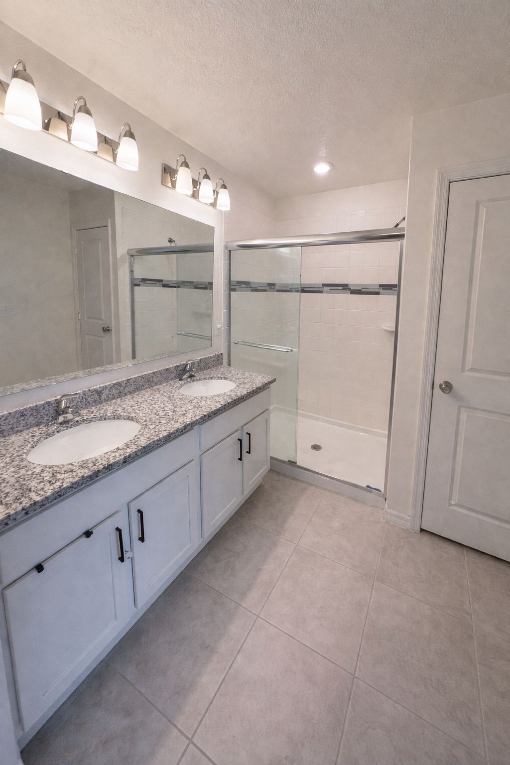 Building Photo - 433 Summer Grove Ln