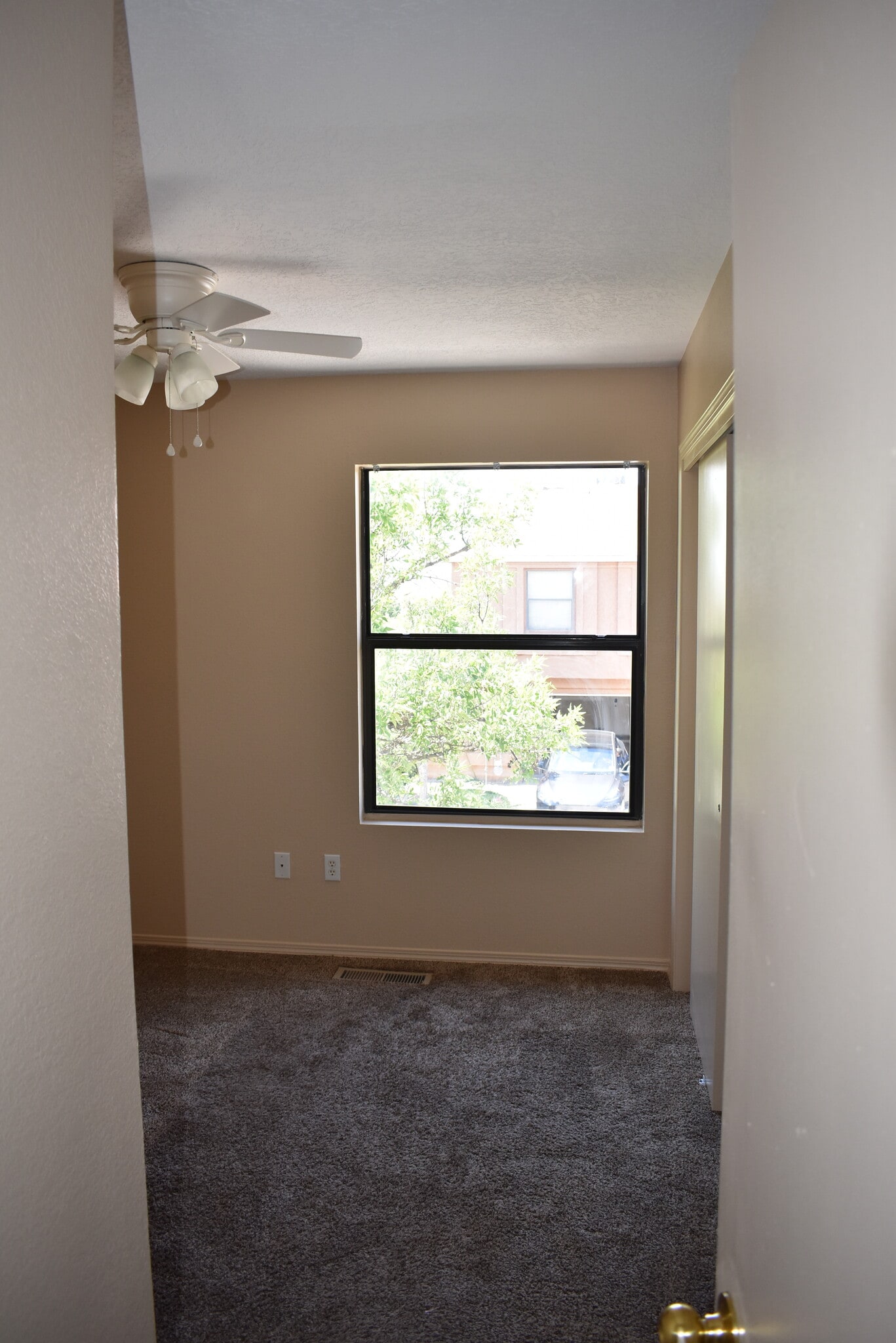 Building Photo - 8600 Simi Ln NE