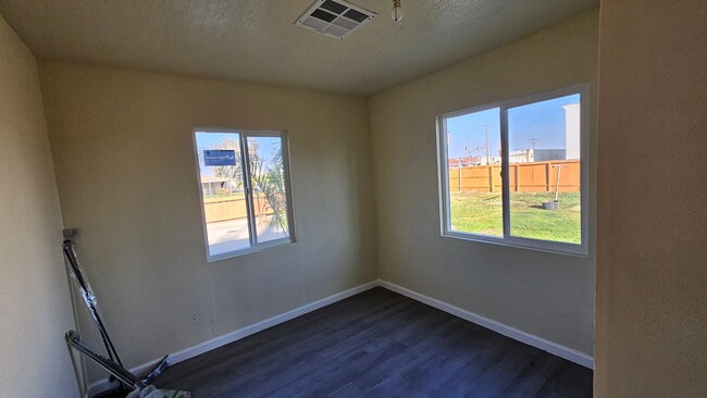 Building Photo - Newly Updated 3 Bd 1 Ba Wasco Home