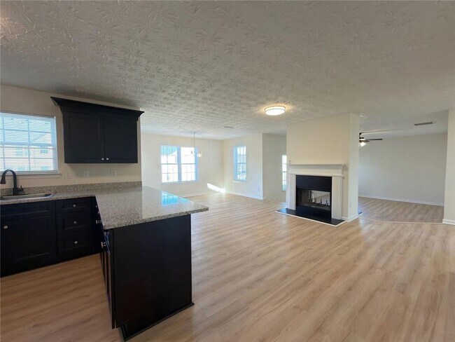 Building Photo - 2770 Austin Ridge Dr NE