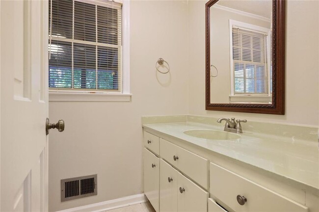 Building Photo - 3658 Chestnut Ridge Ct