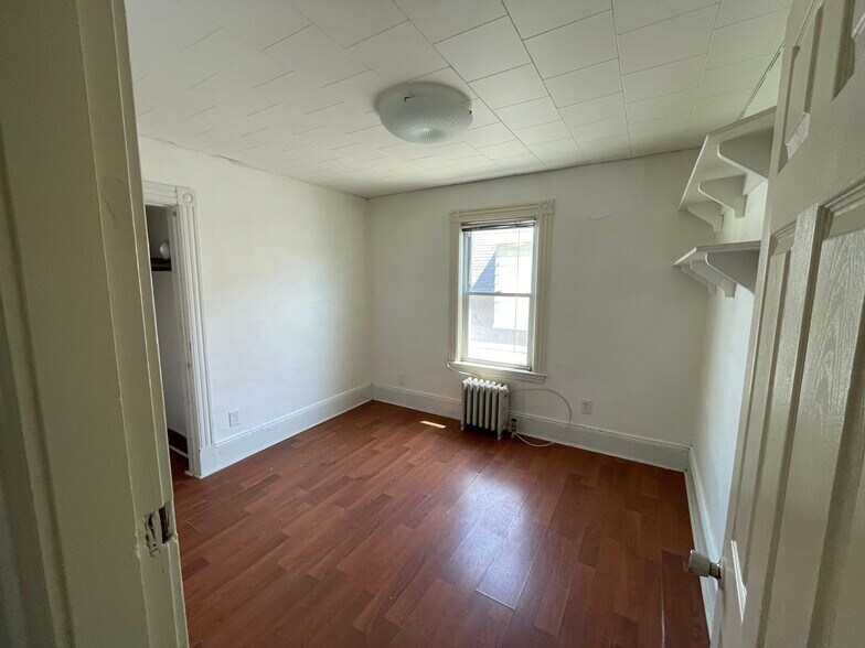 Building Photo - 151 Fellsway W