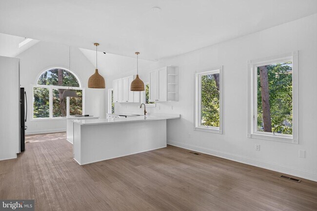 Building Photo - 221 Spring Race Ct