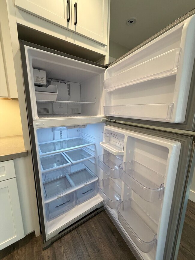 Building Photo - Nicely remodeled 1 bedroom Suite, All utilities paid + WiFi