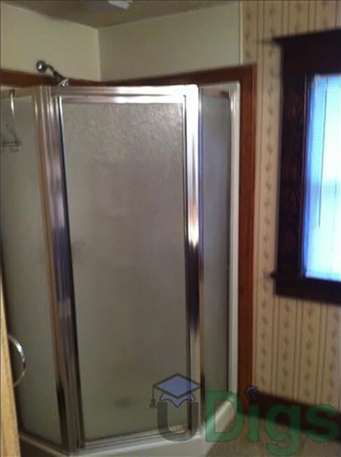 Building Photo - 2-Story House, 4Bed/2Bath, Garage, Washer/Dryer. Pet Friendly