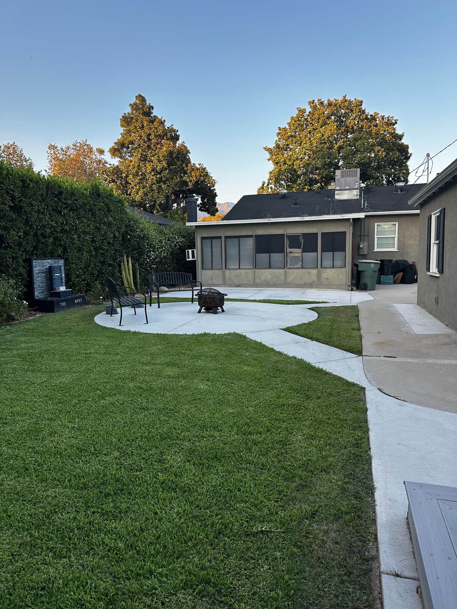 Building Photo - 229 N Griffith Park Dr