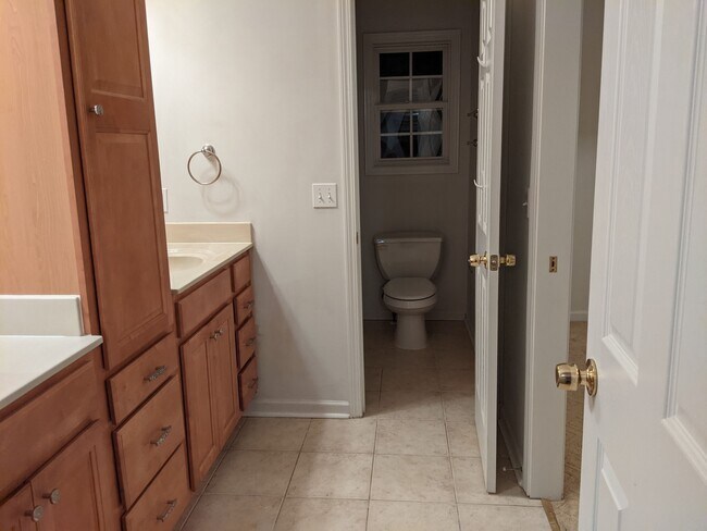 Building Photo - 2414 Manal Way