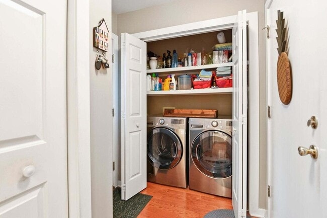 Building Photo - 302 Summerset Ln