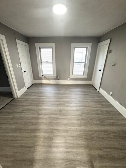 Building Photo - 57 Meadow St
