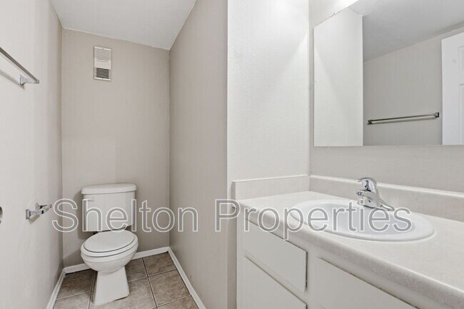 Building Photo - 860 E Brown Rd