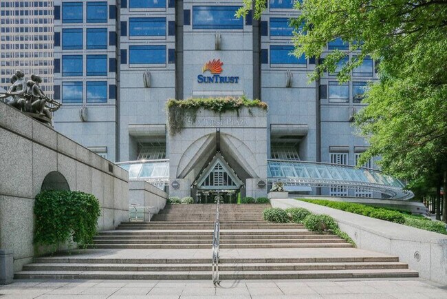 Building Photo - 300 W Peachtree St NW