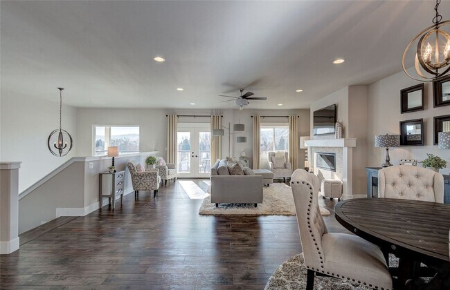 Building Photo - Beautiful 3+ bed, 3 bath home with 4 car garage, VIEWS, chef's kitchen and much more!