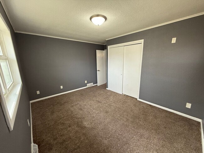 Building Photo - 508 12th St