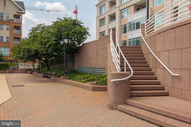 Building Photo - 100 Harborview Dr