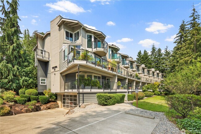 Building Photo - 2 Bed 3 Bath Condo at Galleria in the Hear...