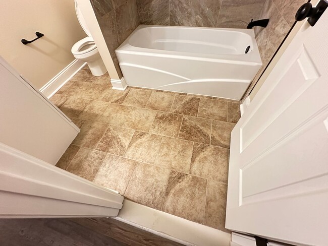 Building Photo - 408 Branch St